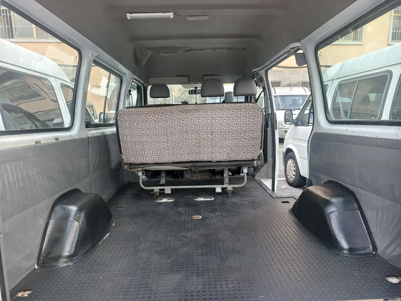 Ford Classic Transit 2016 2016 Model 2.8T Diesel Short Wheelbase 6-Seat Medium Roof Multi-Purpose Vehicle JX493ZLQ4