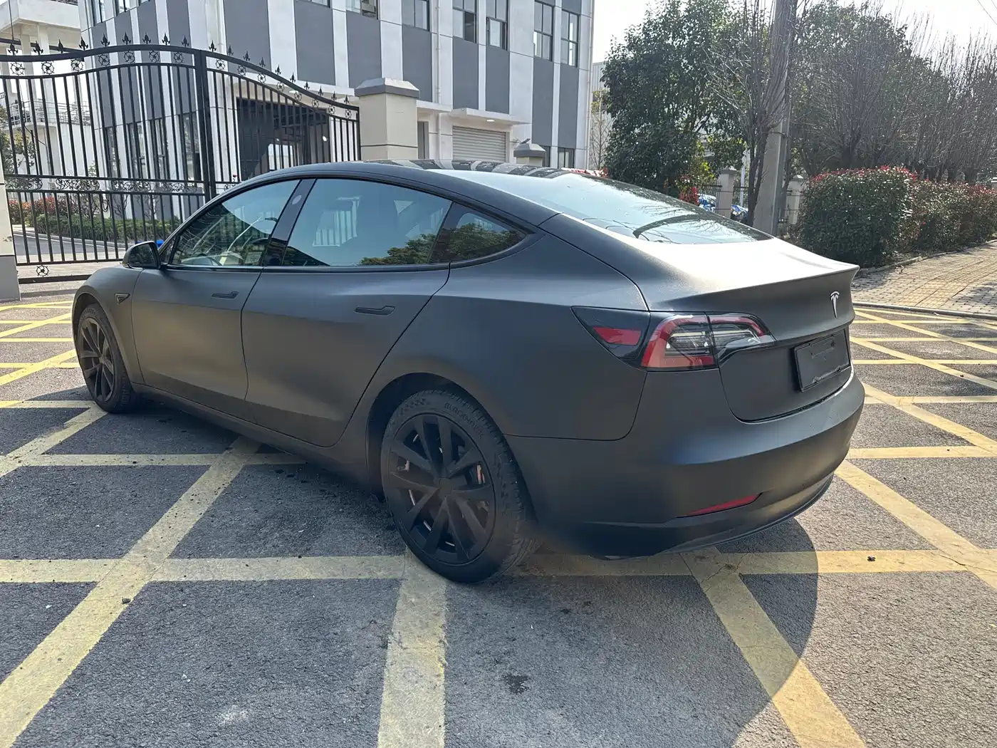 TESLA MODEL 3