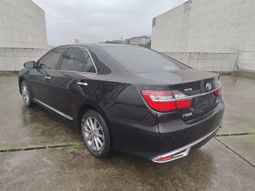 Toyota Camry 2016 2.0G 10th Anniversary Luxury Edition фото 5