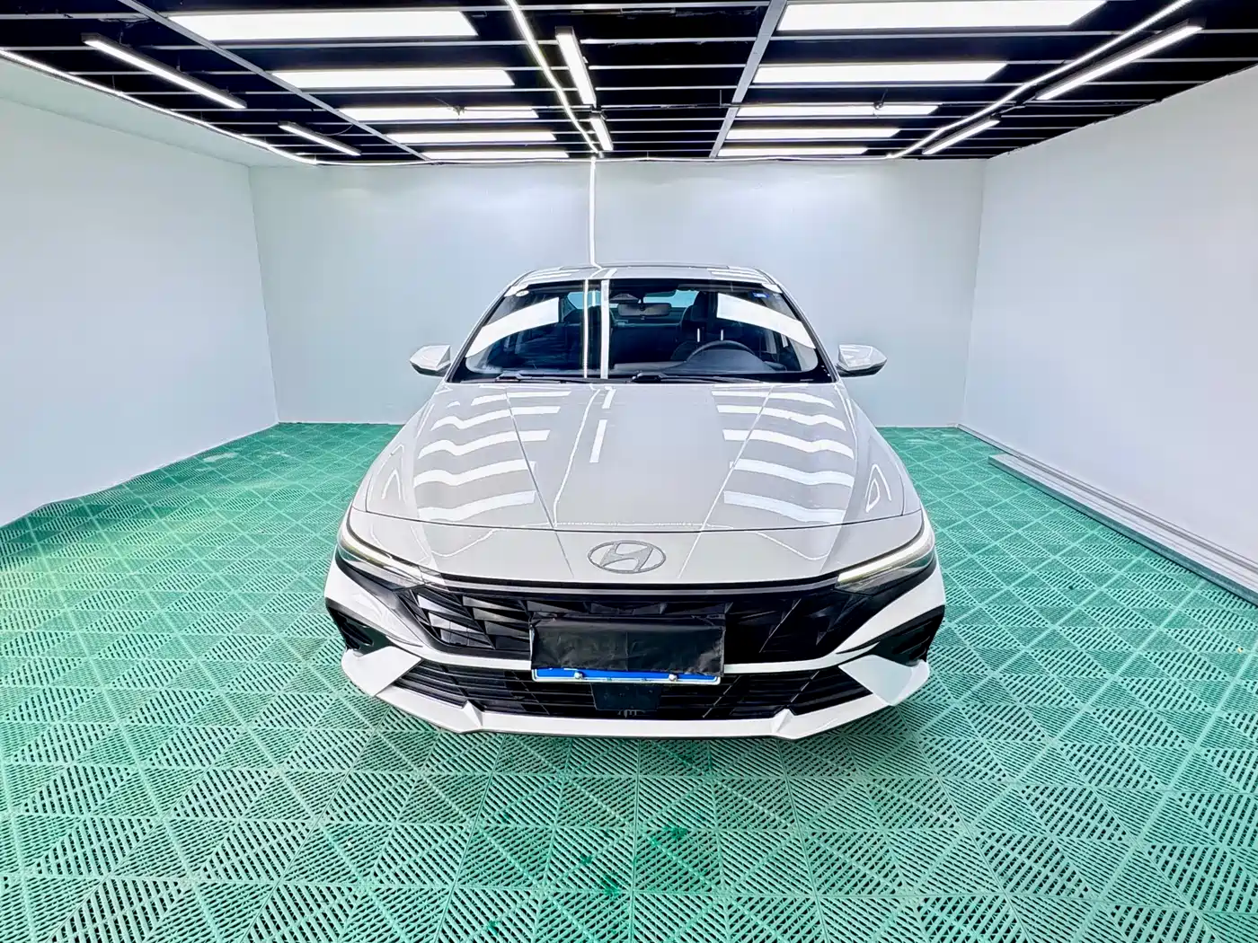 Hyundai Elantra 2023 Model 1.5L CVT LUX Premium Edition фото 2