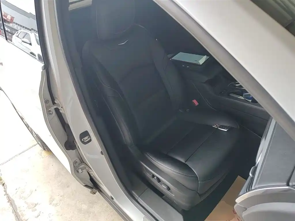 Cadillac XT4 2018 Model 28T 2WD Luxury фото 25