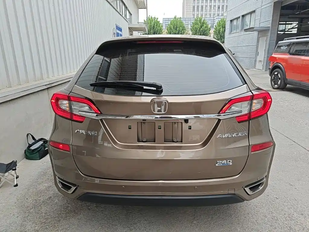 Photo 6 - Honda Avancier