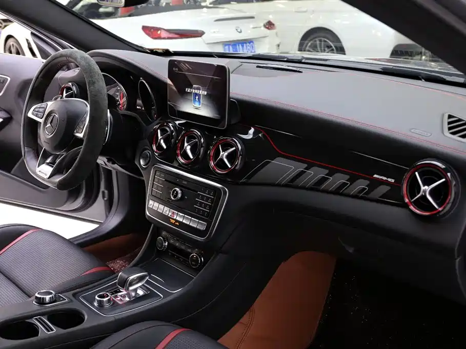 Mercedes-Benz GLA AMG 2017 Facelift AMG GLA 45 4MATIC фото 16