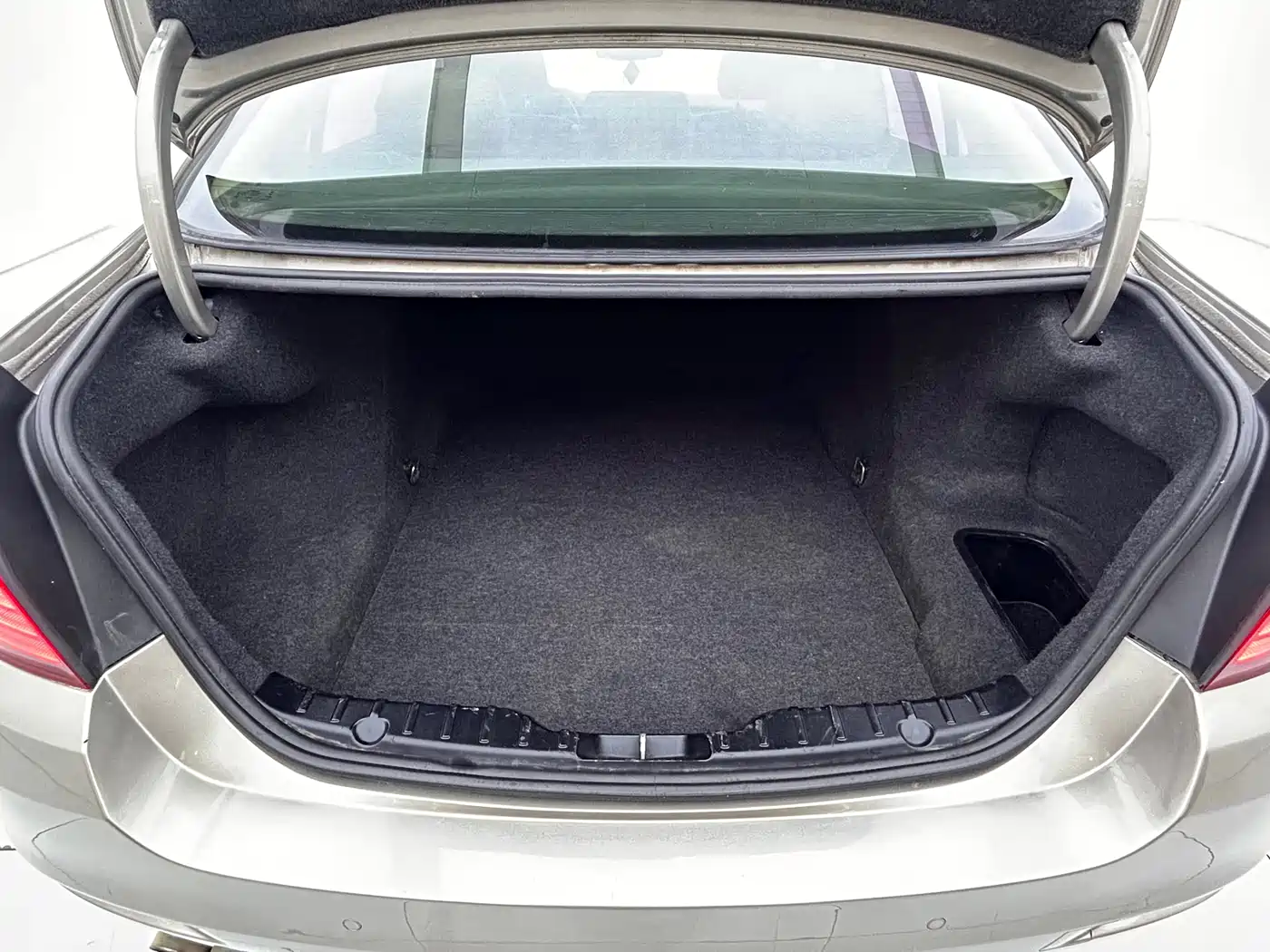 BMW 5 Series (Import) 2014 520i Classic фото 22
