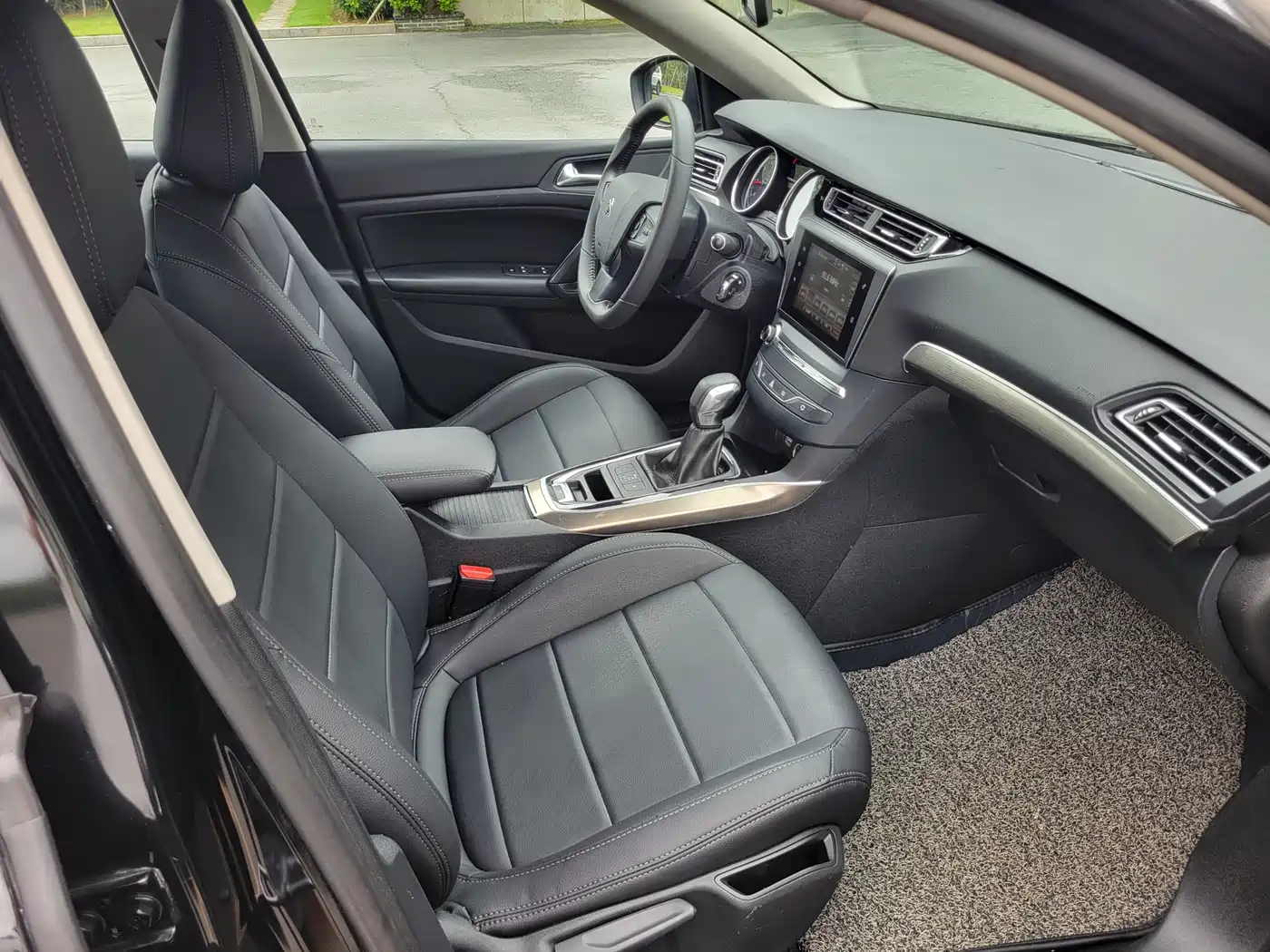 Peugeot 408 2015 Model 1.2T Automatic Luxury Edition фото 15