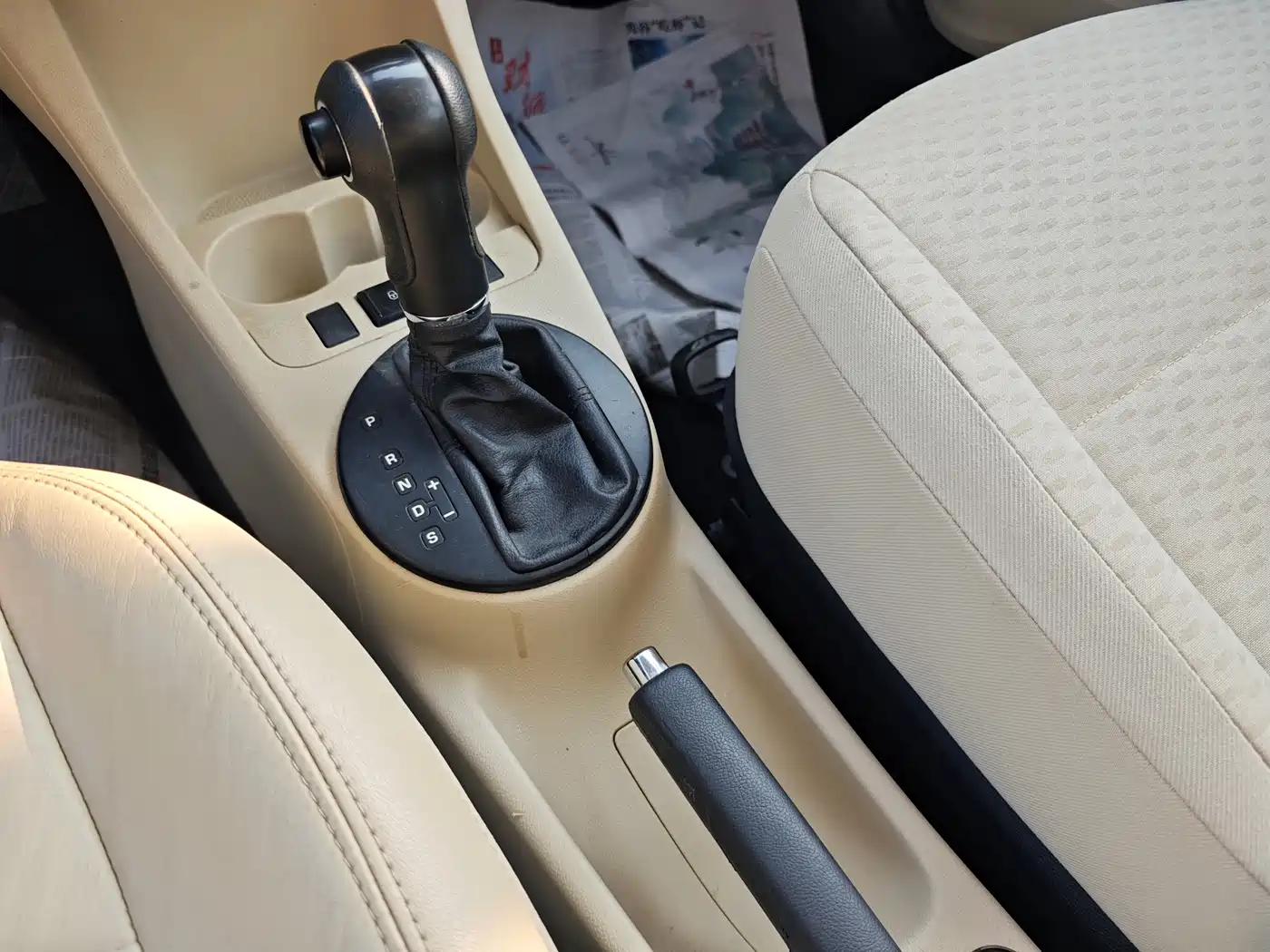 Škoda Fabia 2012 1.4L Automatic Crystal Edition фото 15