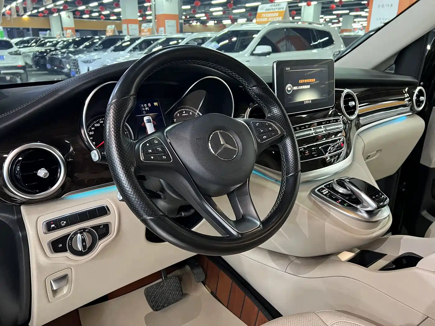 Mercedes-Benz V-Class 2018 V 260 L Premium Long Version China V фото 5