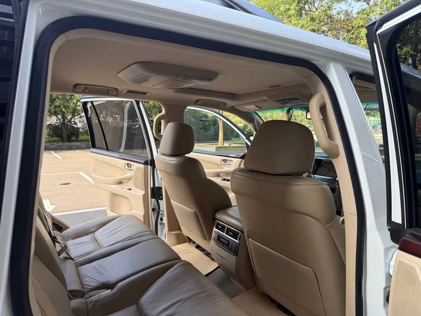 Photo 13 - Lexus LX