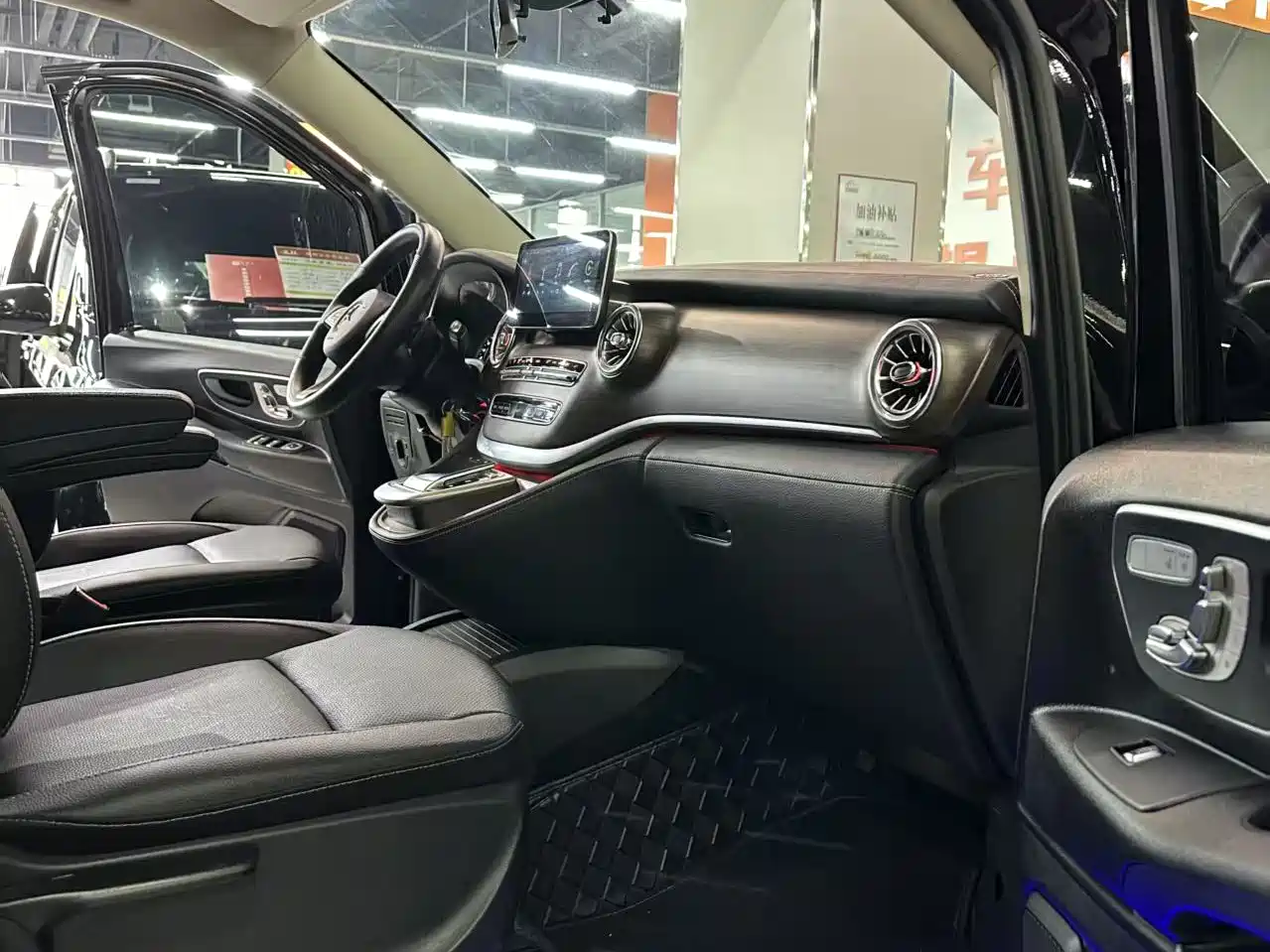 Mercedes-Benz Vito 2023 2.0T Elite 7-Seater фото 9