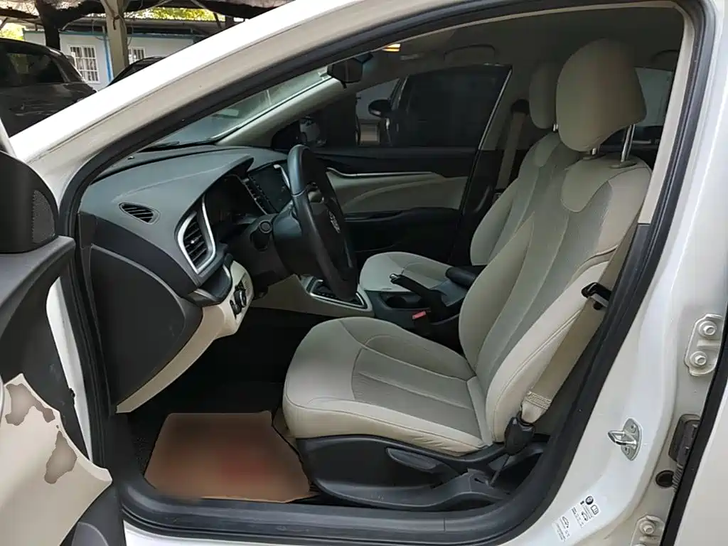Фото 13 - Buick Excelle
