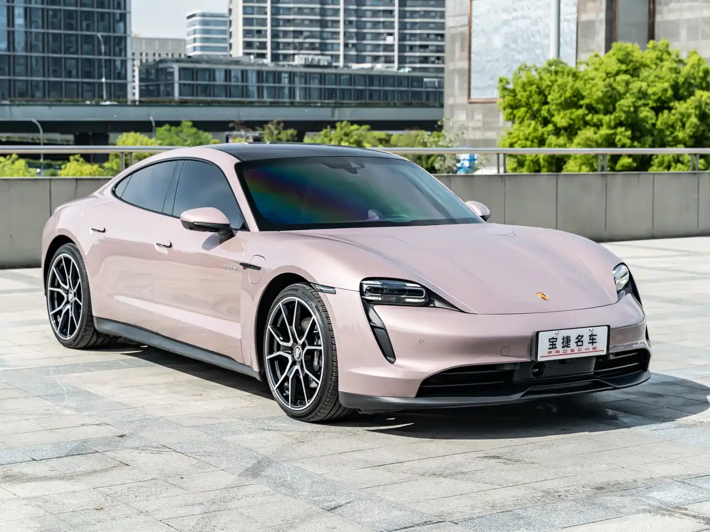PORSCHE TAYCAN