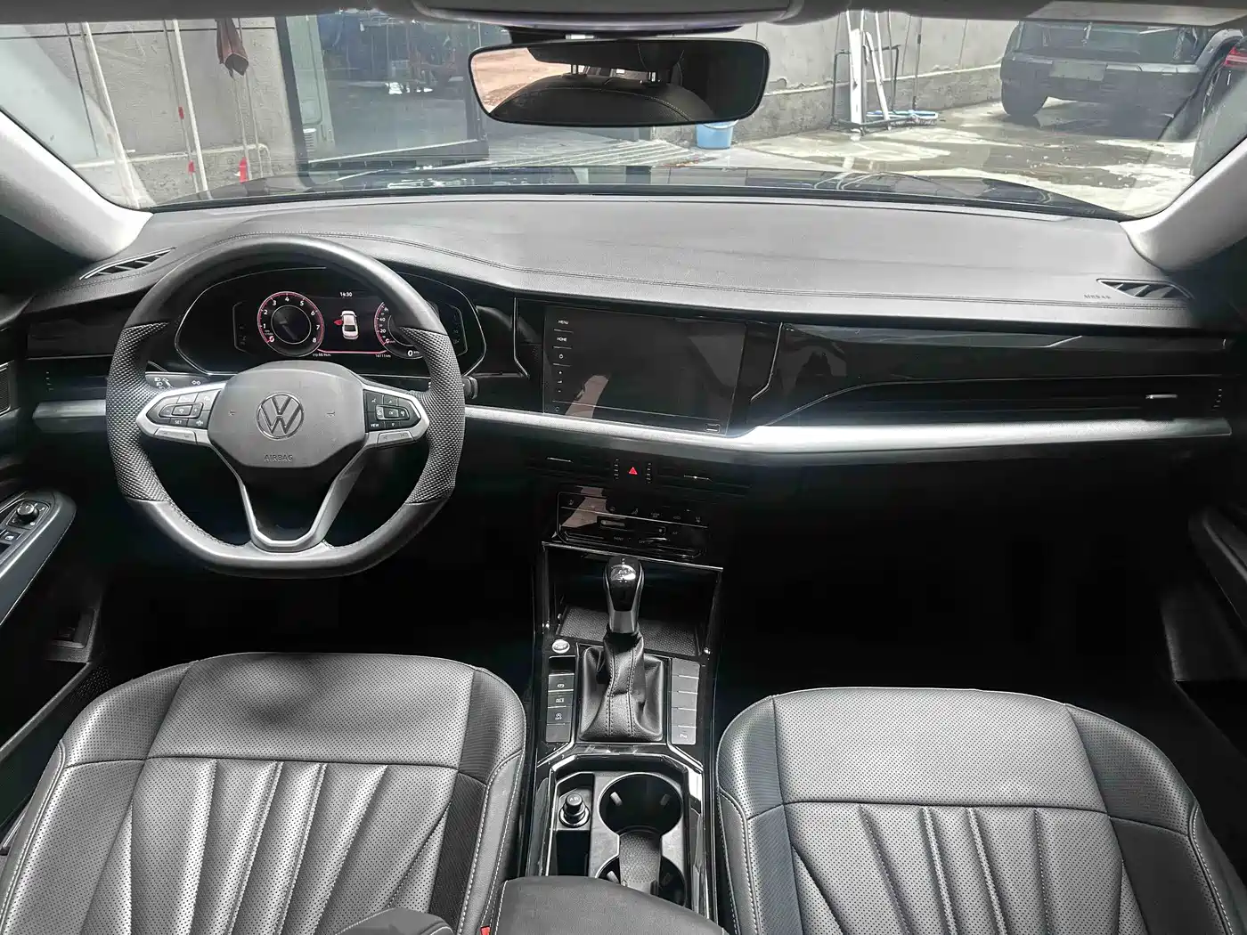 Volkswagen Passat 2025 Outstanding 380TSI Dragon Soaring Edition фото 6