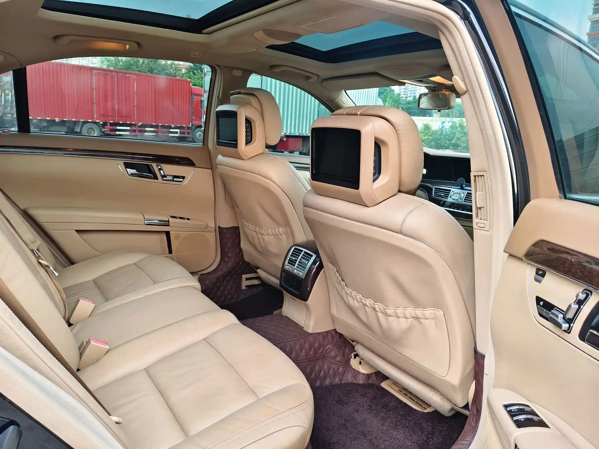 Photo 11 - Mercedes-Benz S-Class
