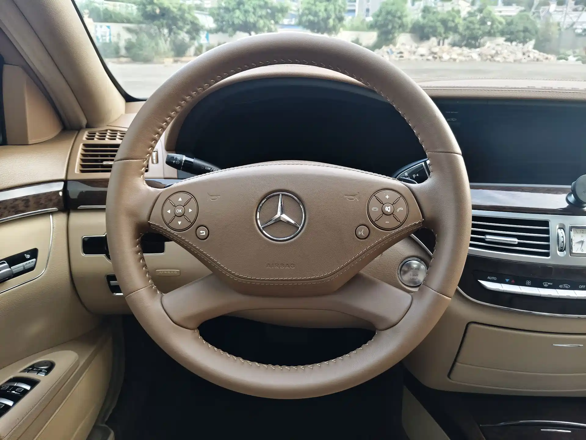 Photo 14 - Mercedes-Benz S-Class