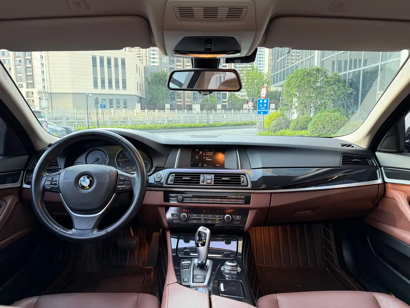 BMW 5 Series 2017 520Li Classic Edition фото 6
