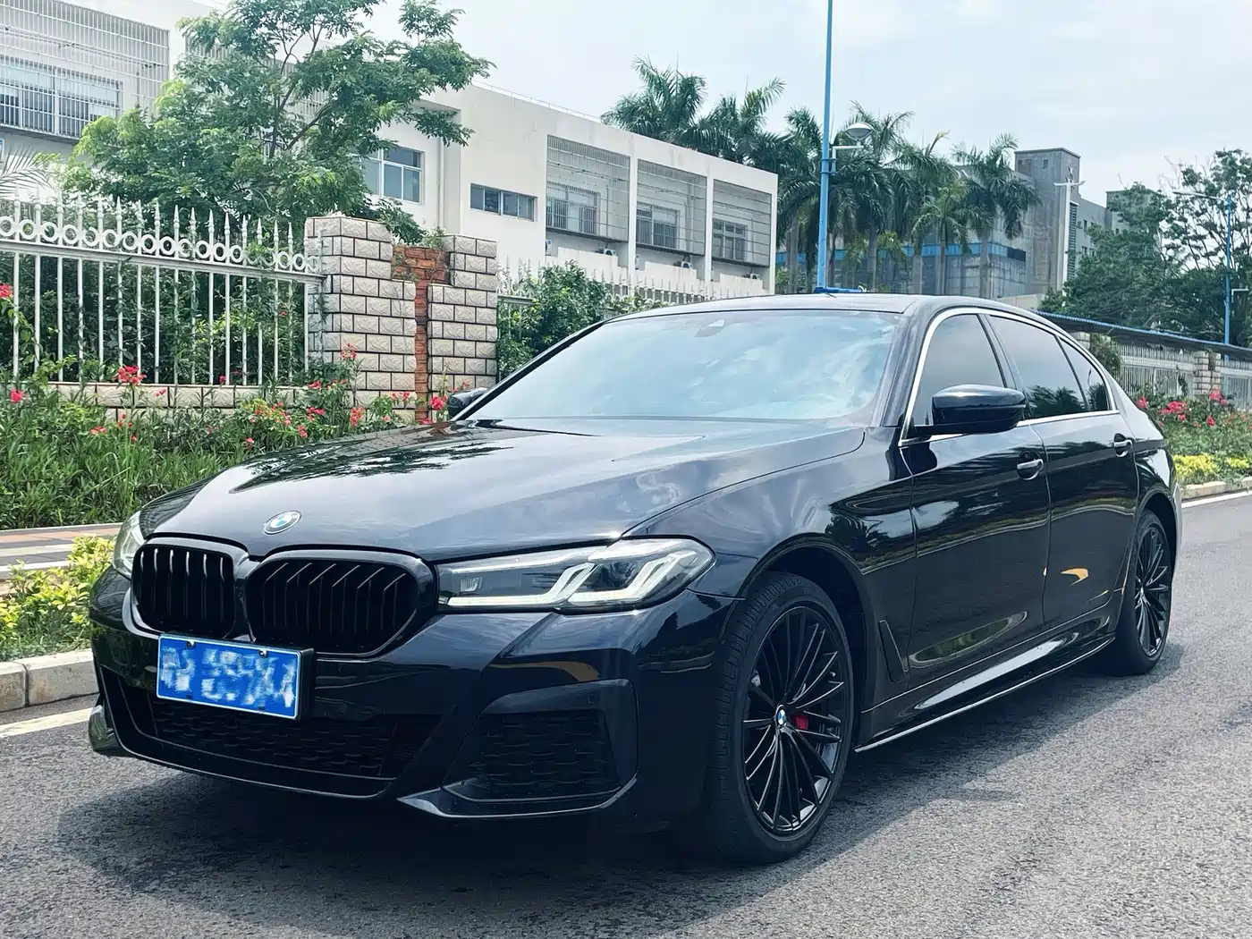 BMW 5 Series 2022 Model Second Facelift 530Li Leading M Sport Package фото 2