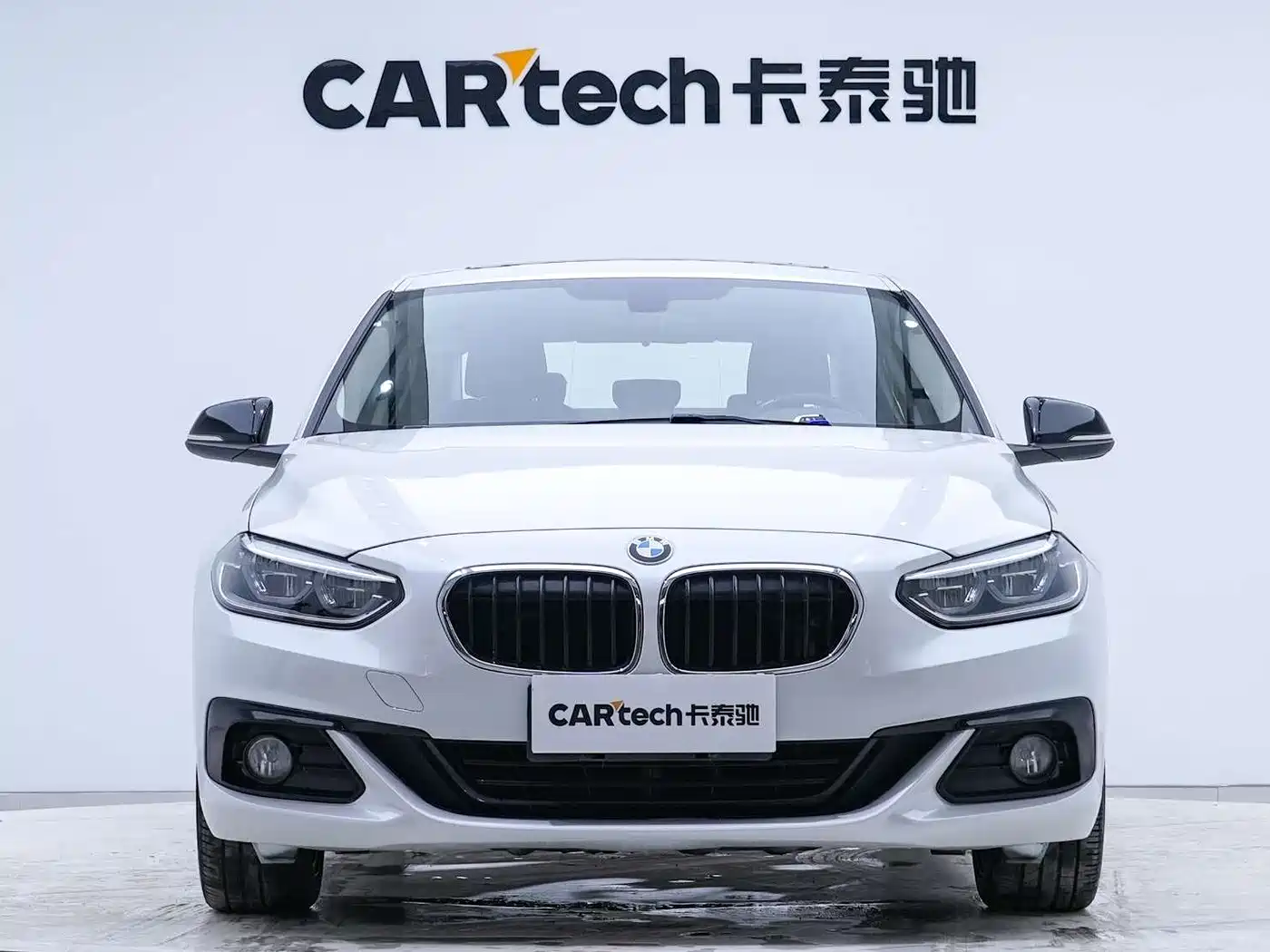 BMW 1 Series 2018 118i Sport Edition фото 9