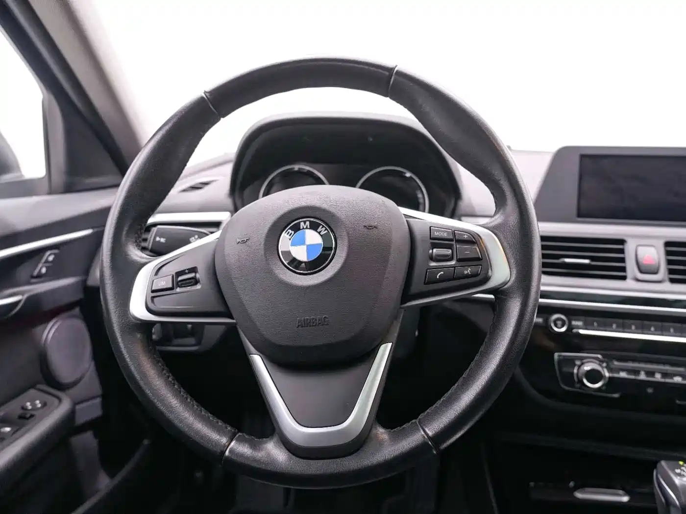 BMW 1 Series 2018 118i Sport Edition фото 21