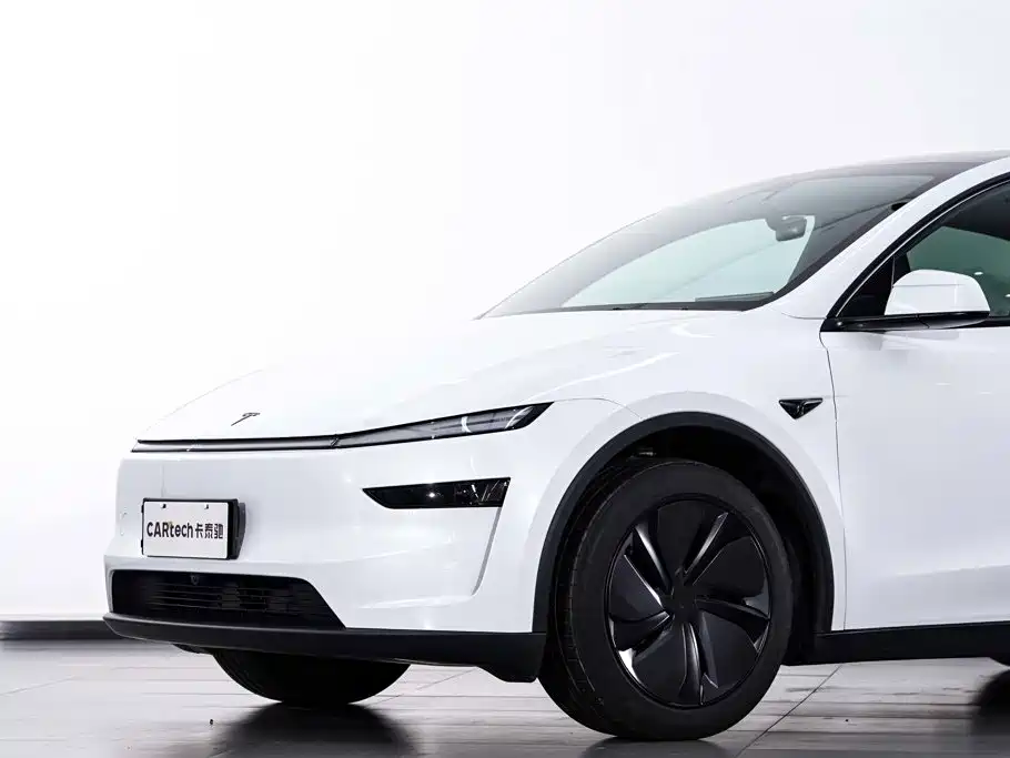 Photo 5 - Tesla Model Y