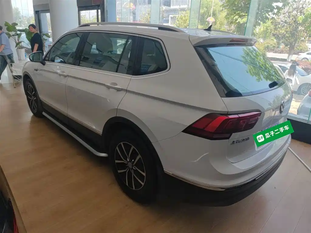 Volkswagen Tiguan L 2017 330TSI Automatic 2WD Comfort Edition фото 5