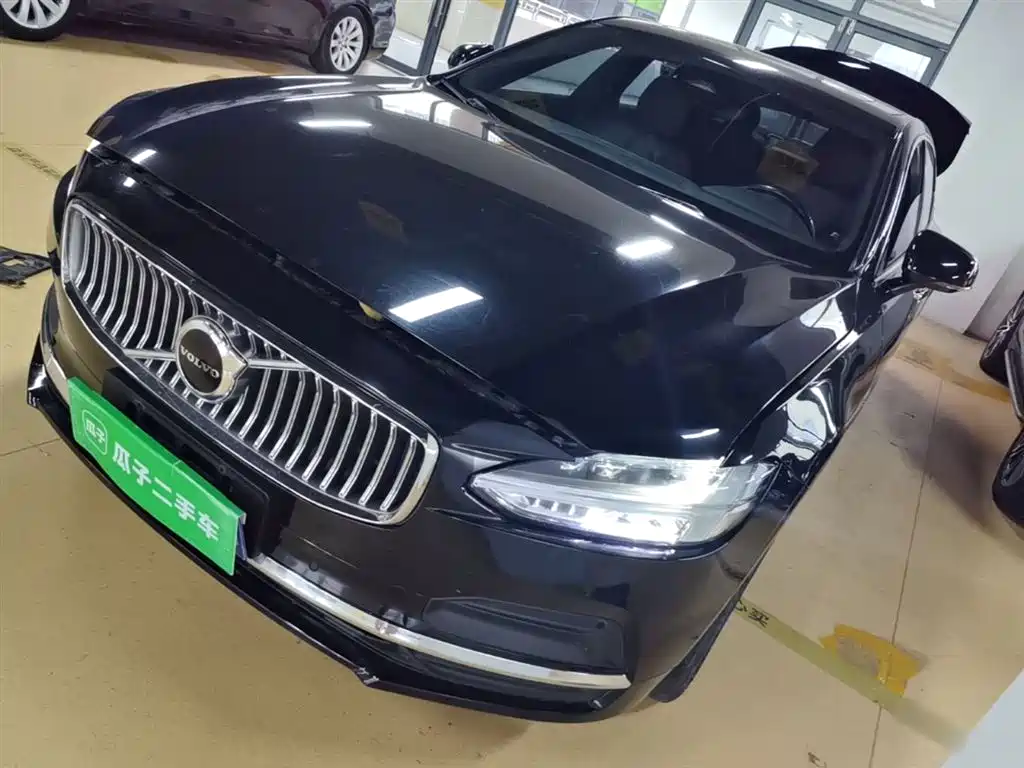 Volvo S90 2022 B5 Momentum Luxury Edition