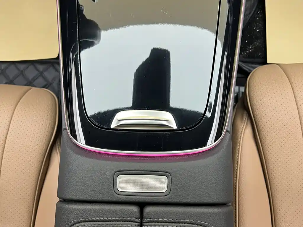 Фото 21 - Mercedes-Benz E-Class
