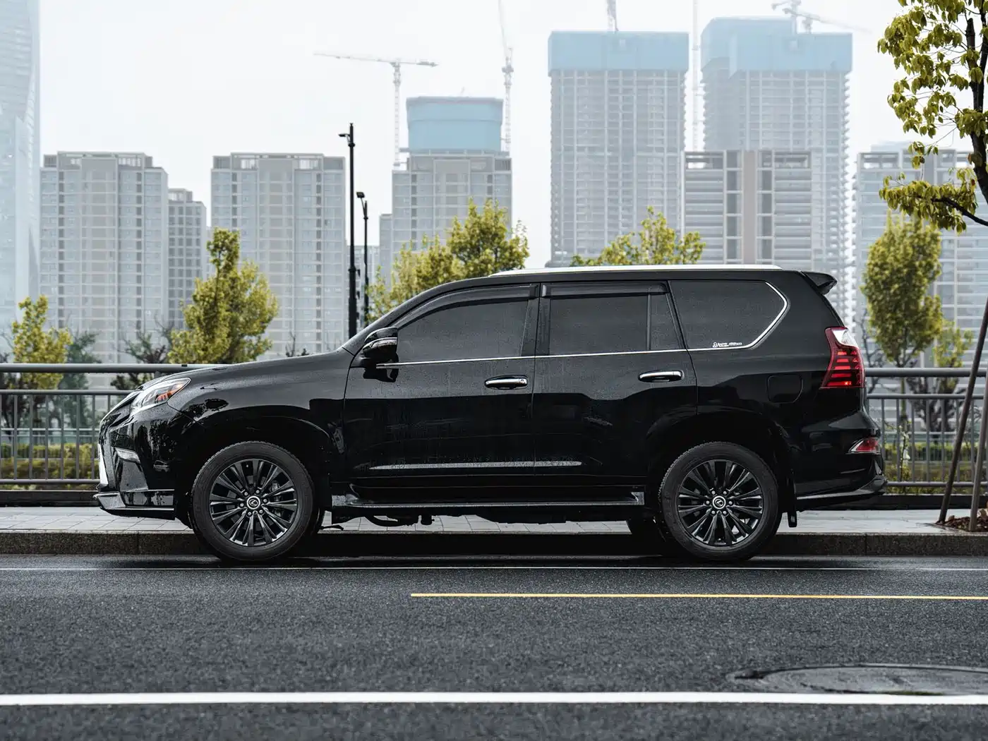Lexus GX 2024 Summit Edition фото 6