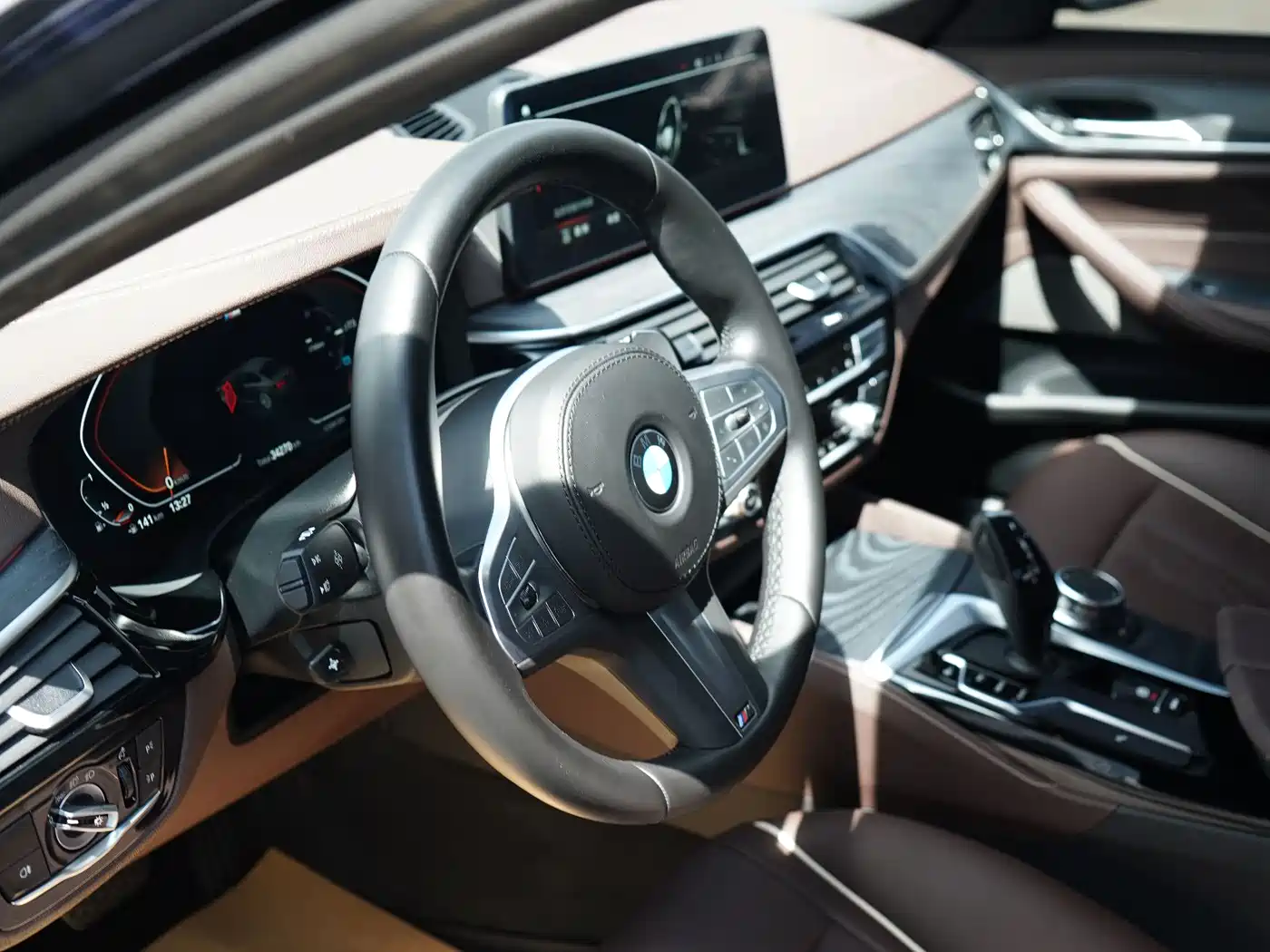 BMW 5 Series 2023 Facelift 530Li Leading M Sport Package фото 16