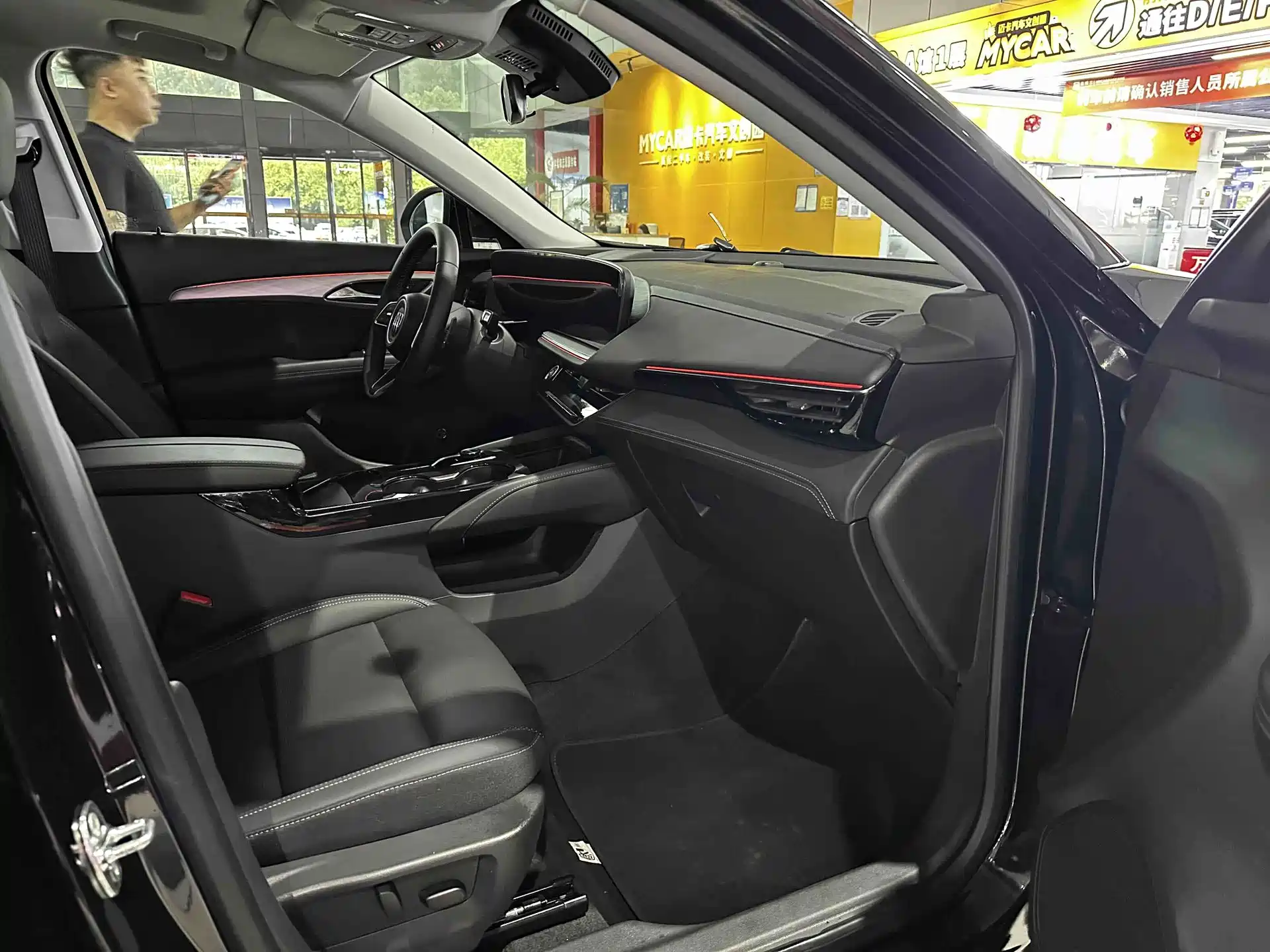 Photo 5 - Buick Envision S