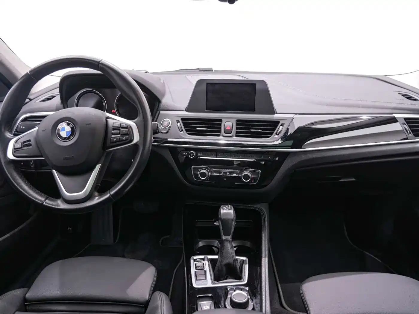 BMW 1 Series 2018 118i Sport Edition фото 13