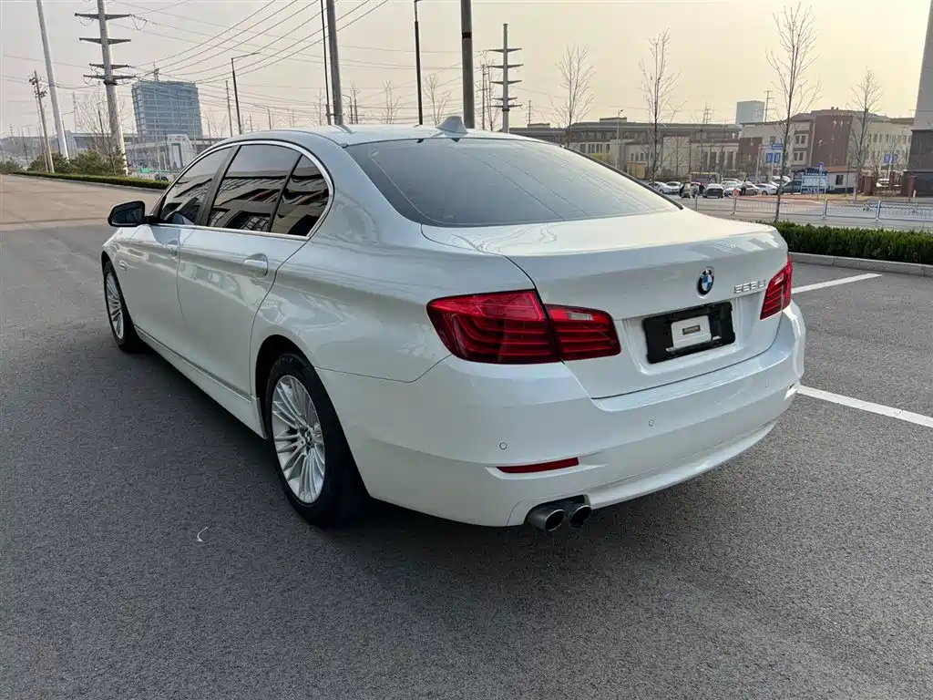Photo 5 - BMW 5 Series