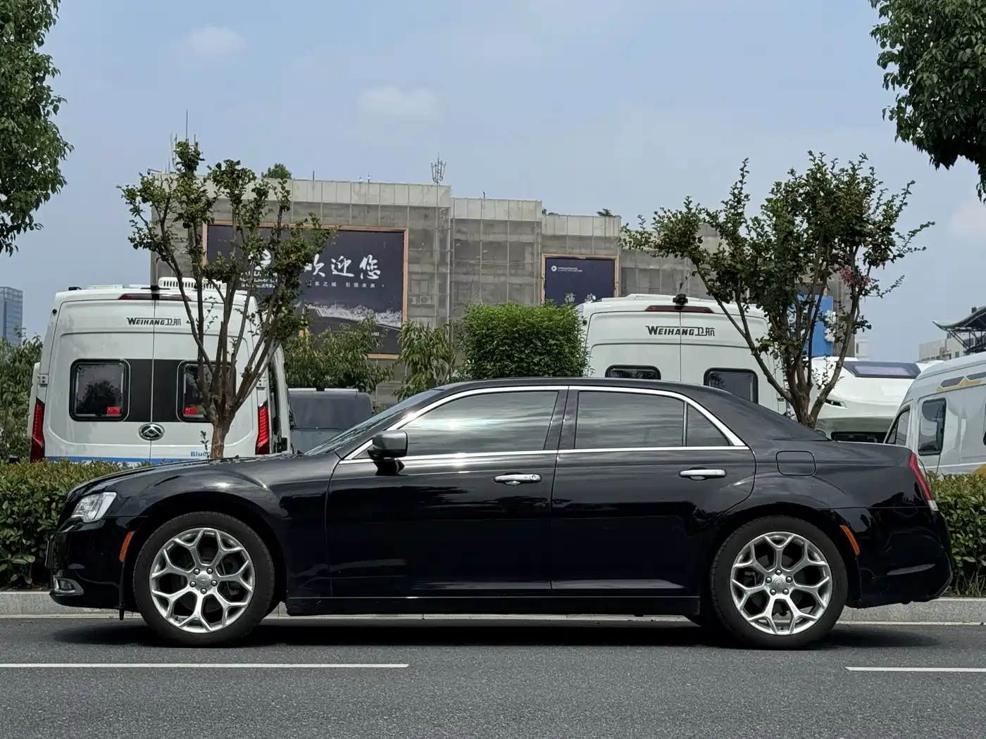 Chrysler 300C (Import) 2018 2016 3.0L Beyond Edition