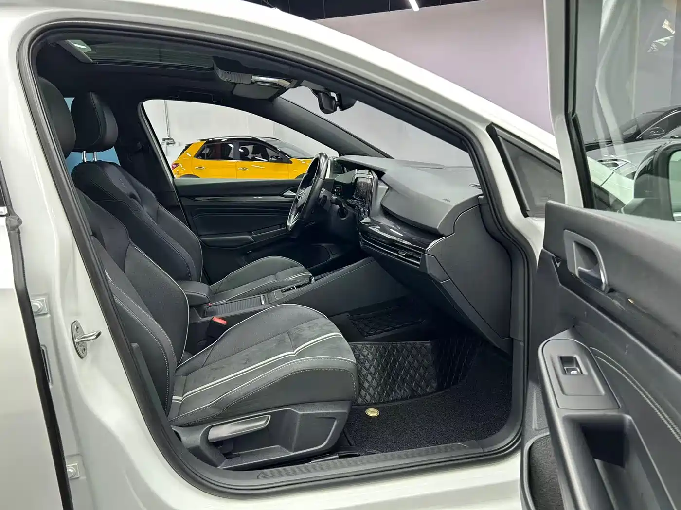 Volkswagen Golf 2021 280TSI DSG R-Line фото 21