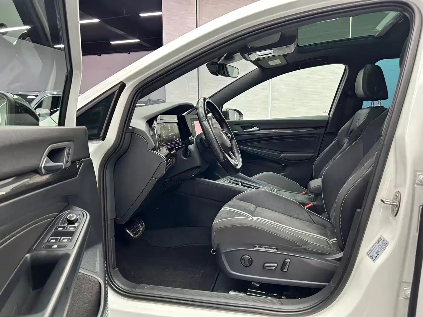 Volkswagen Golf 2021 280TSI DSG R-Line фото 9