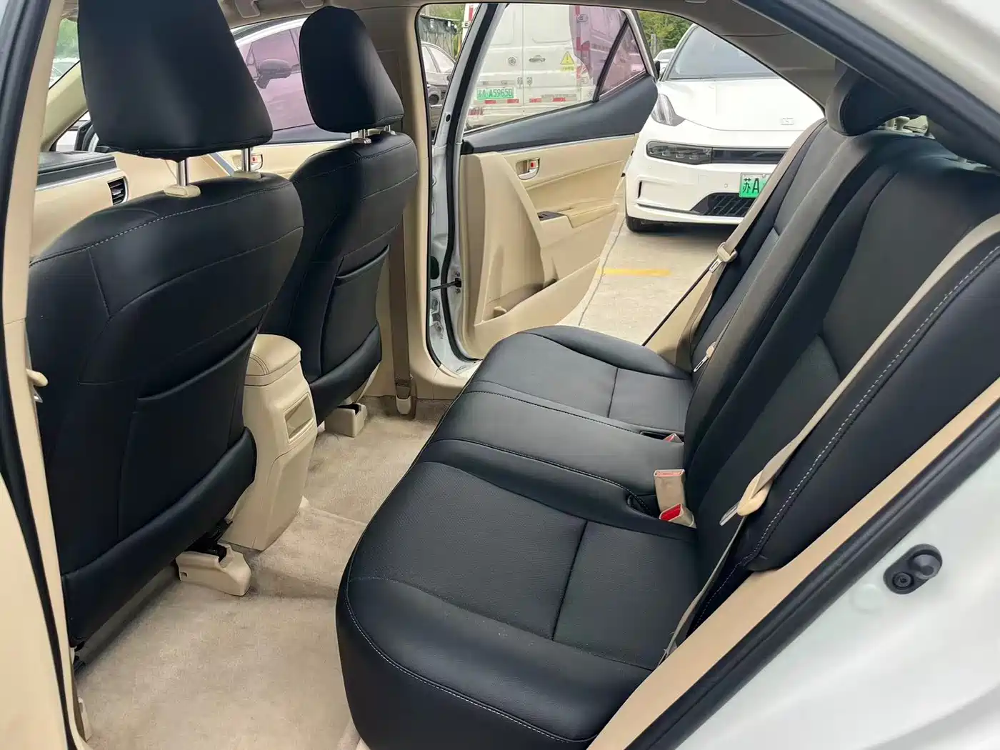 Toyota Corolla 2014 1.6L Manual GL-i Leather Edition фото 6
