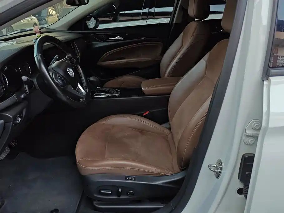 Photo 9 - Buick Regal