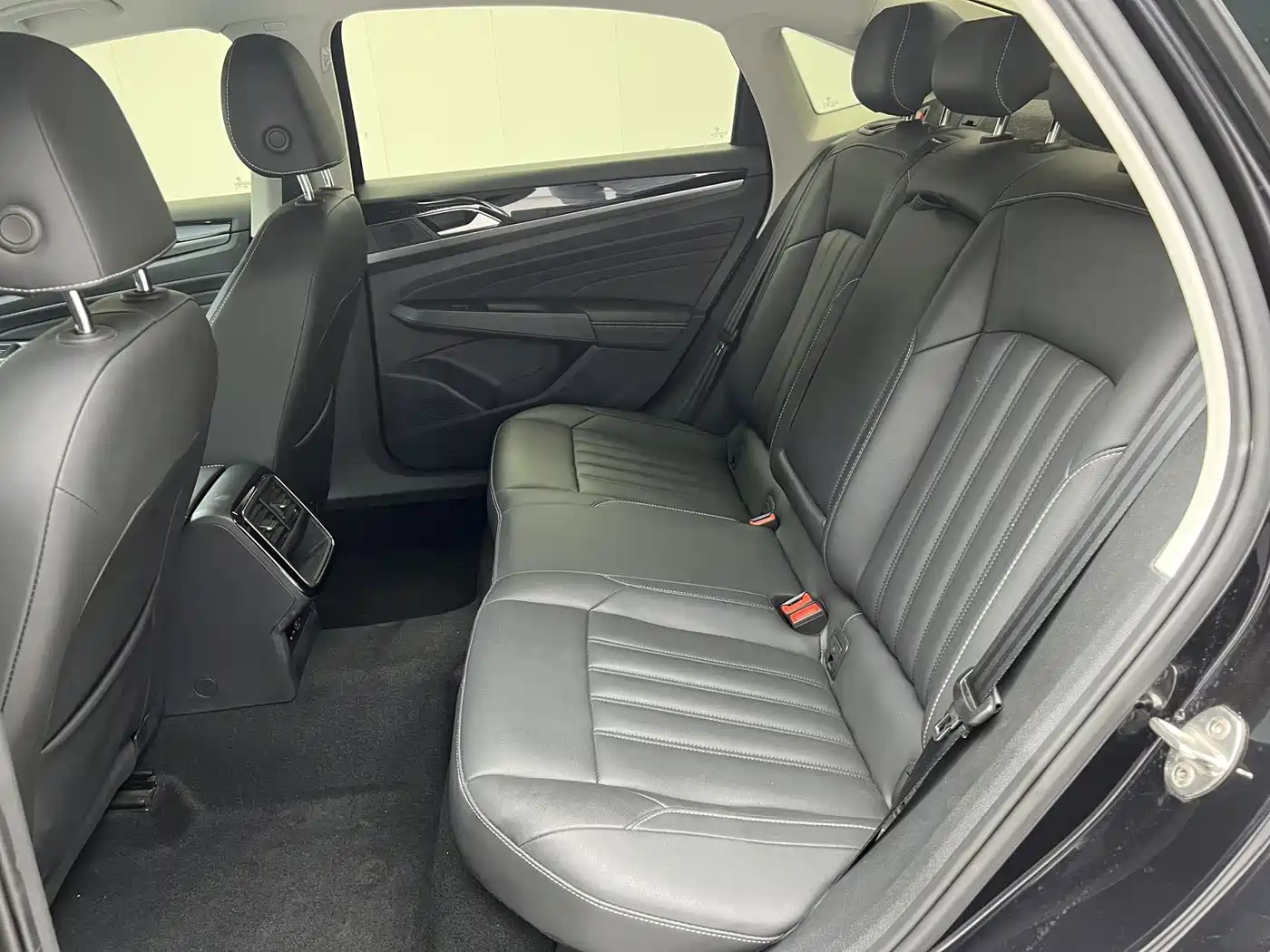 Volkswagen Passat 2022 280TSI Business Edition фото 8