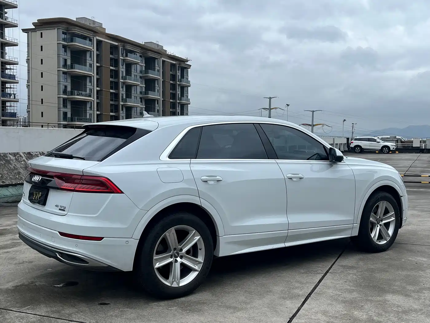 Photo 12 - Audi Q8