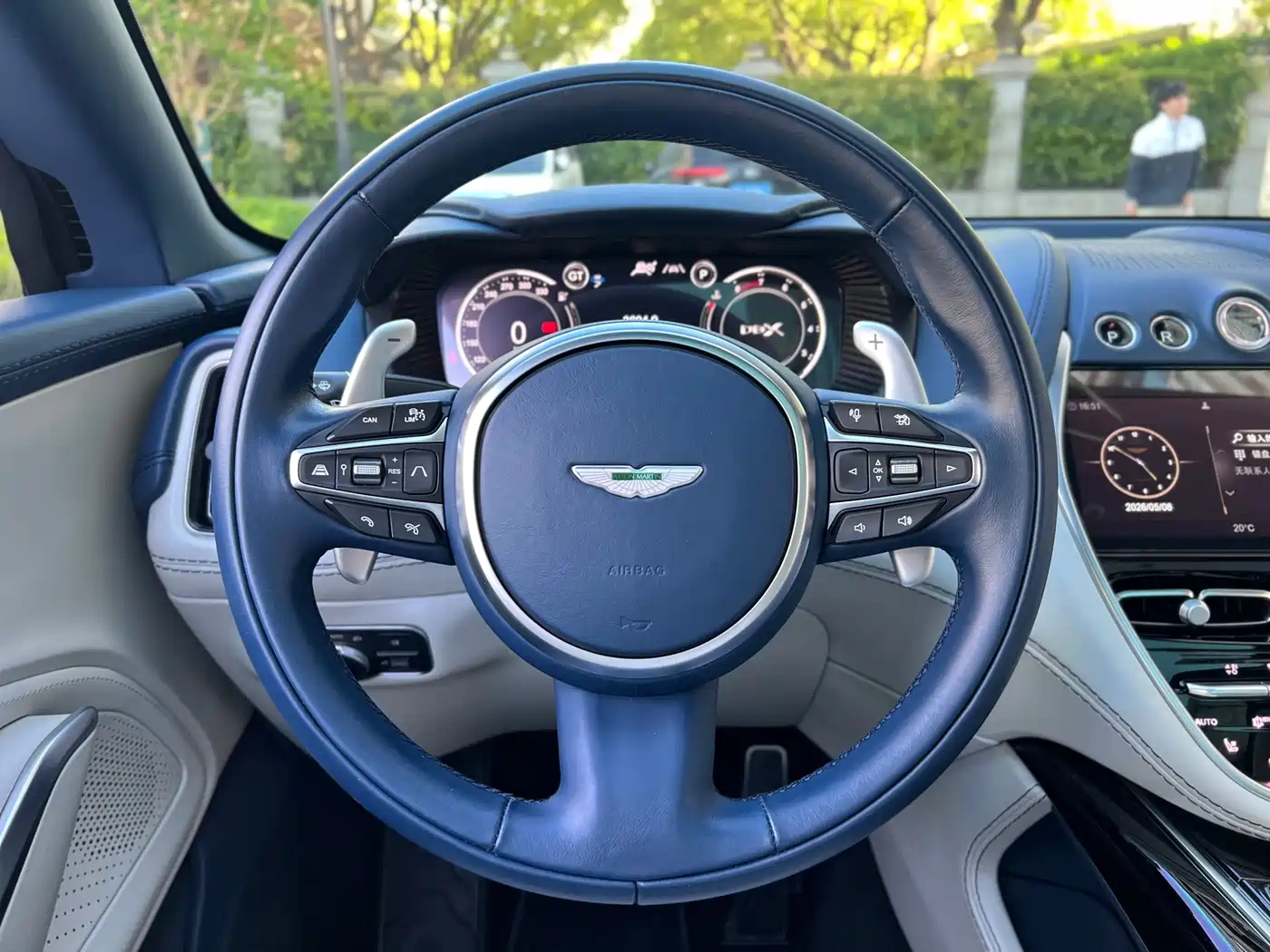Aston Martin DBX 2024 2023 4.0T V8