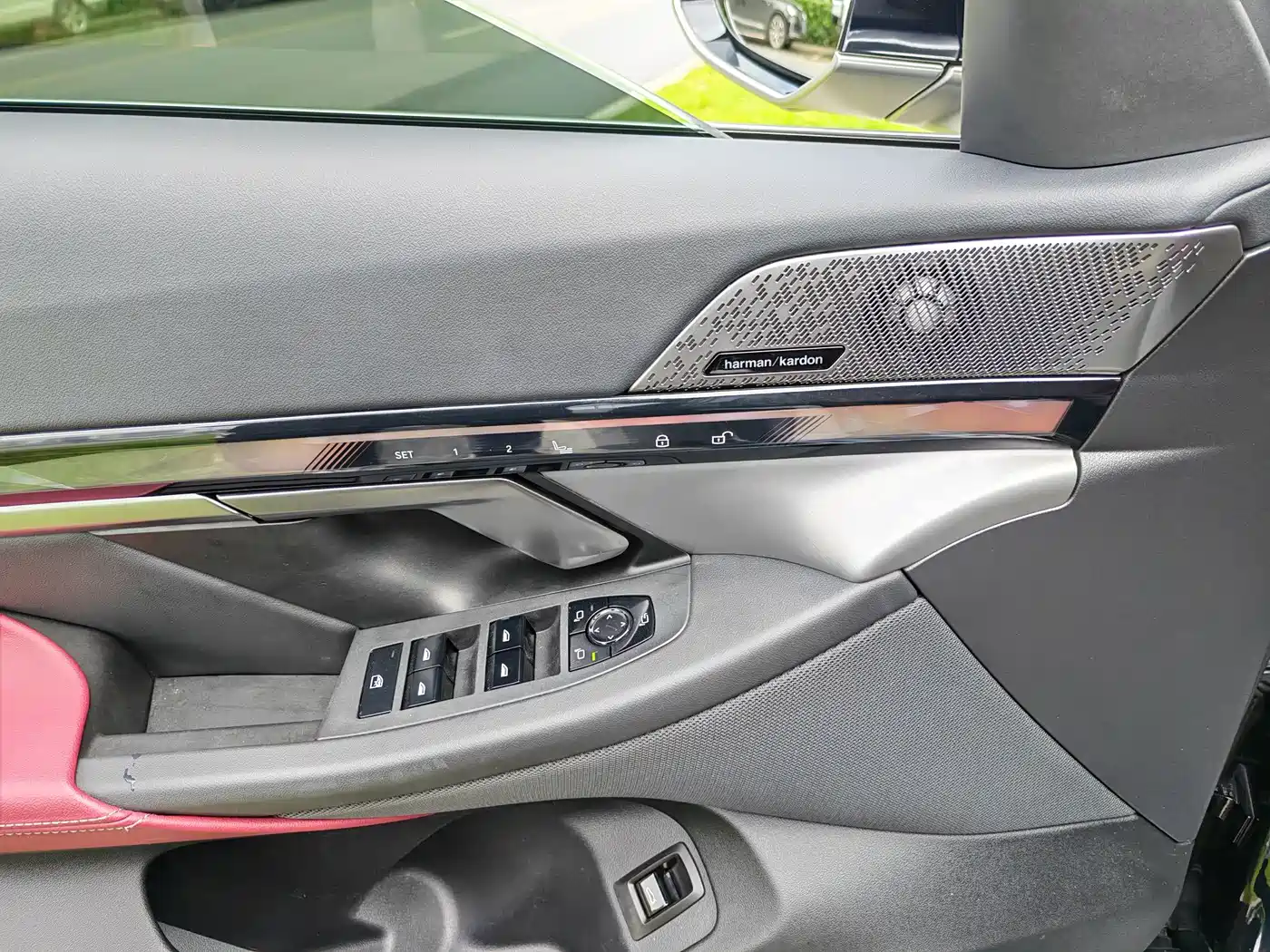 BMW 5 Series 2025 530Li xDrive M Sport Package фото 5