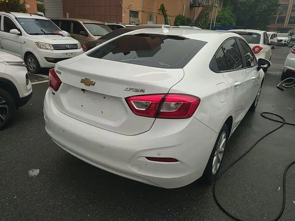 Chevrolet Cruze 2017 2018 320 Automatic Pioneer Sunroof Edition