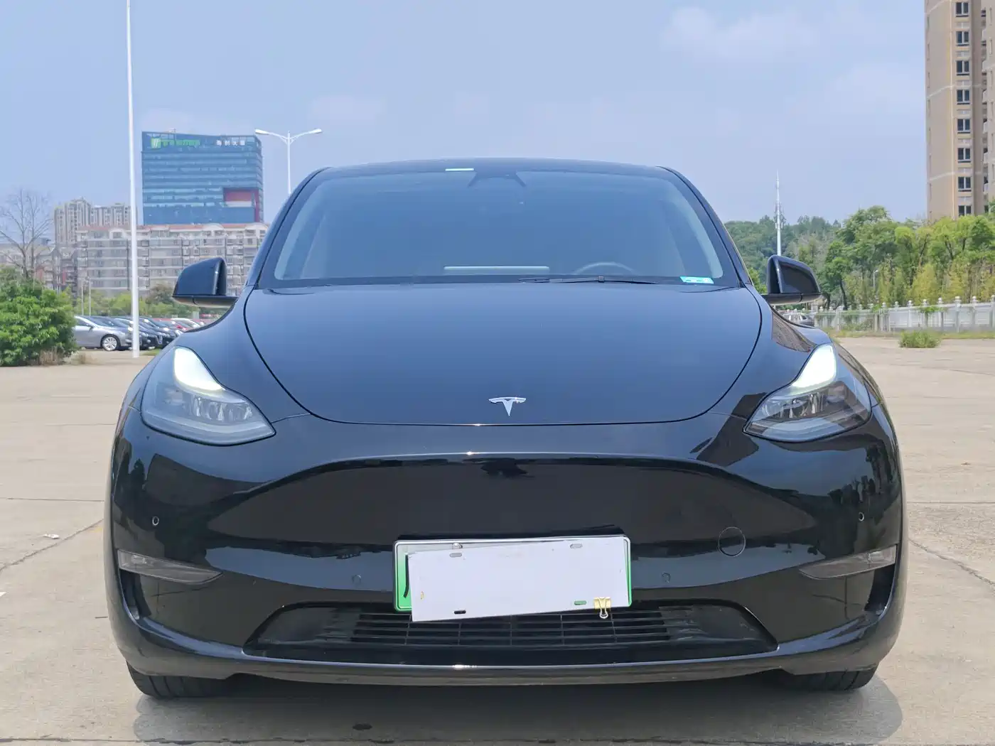 TESLA MODEL Y