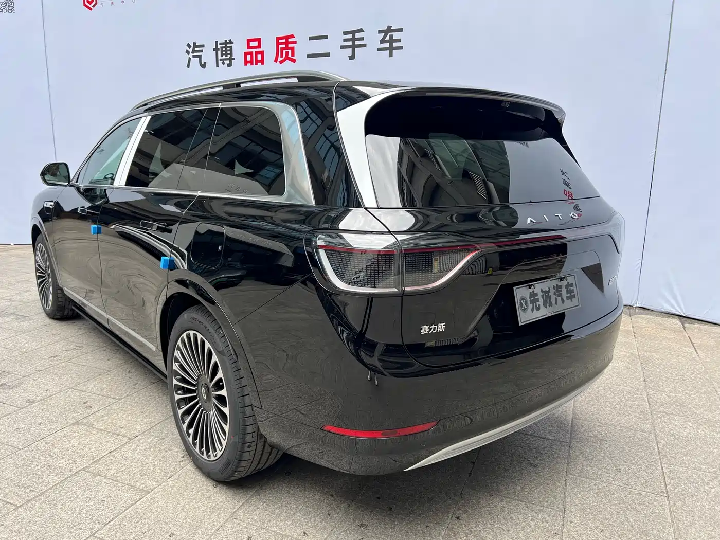 AITO Wenjie AITO M9 2024 Range Extender Max Edition 42kWh 6-seater фото 6