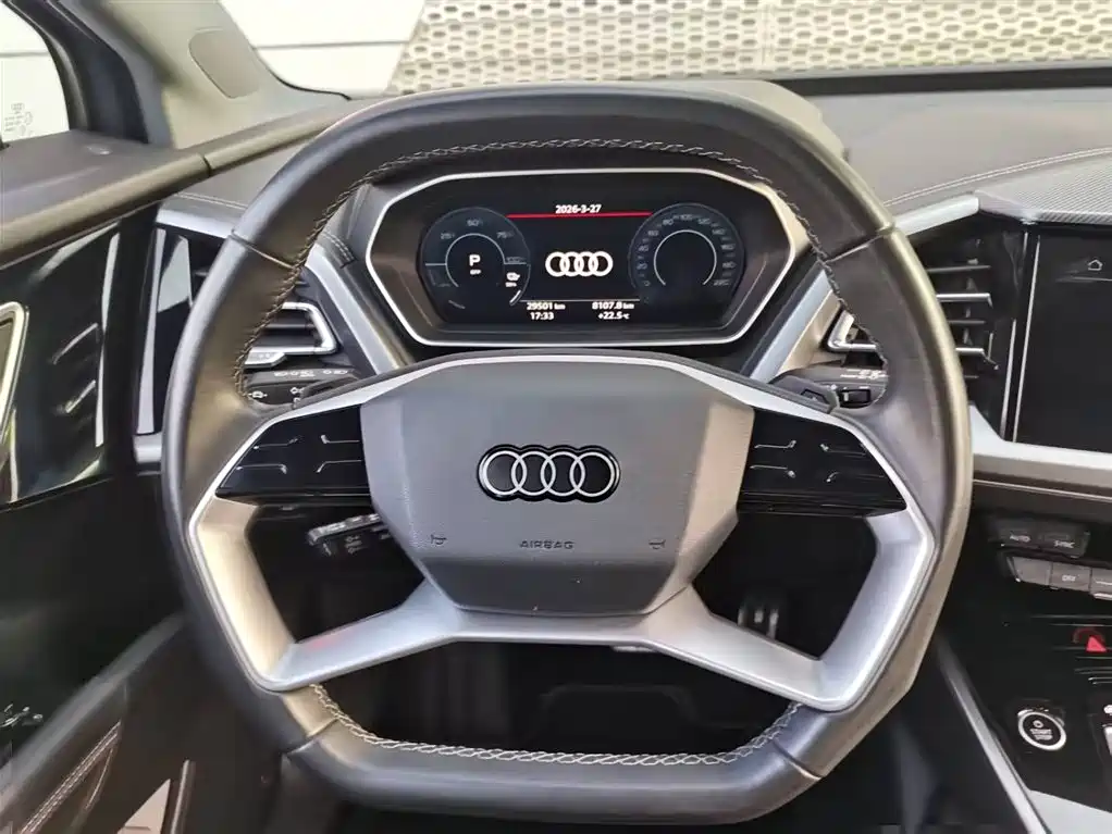 AUDI Q4 E TRON
