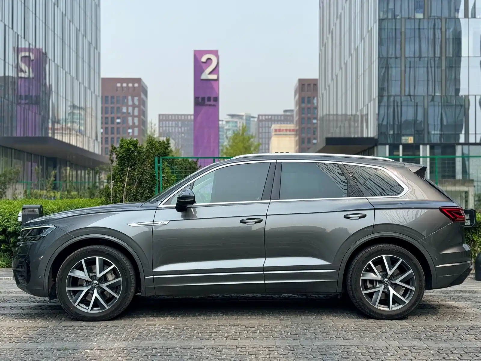 Фото 2 - Volkswagen Touareg