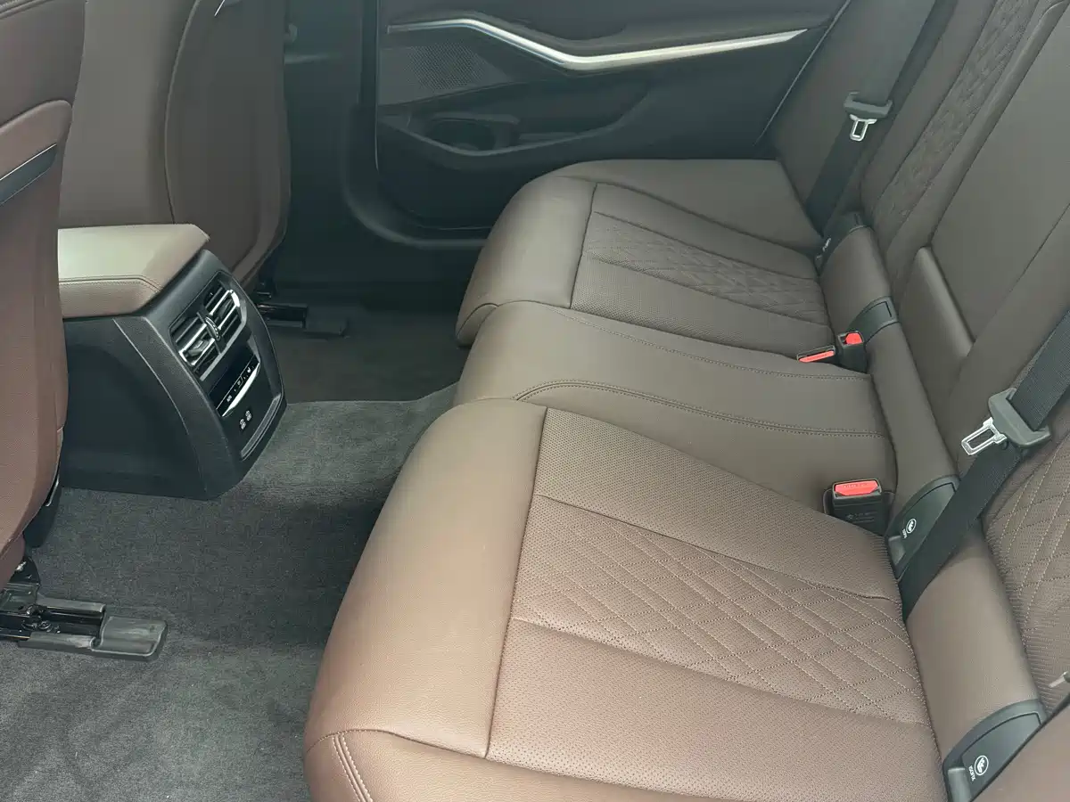 BMW i3 2024 eDrive 35 L фото 6