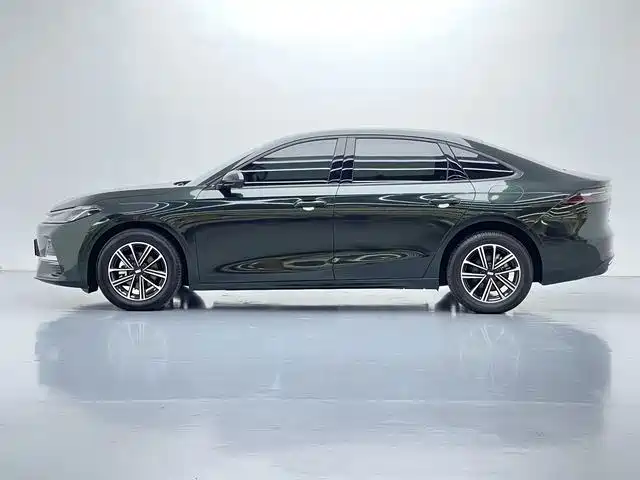 Geely Galaxy Galaxy A7 2025 2025 EM-i 70km Luxury Edition