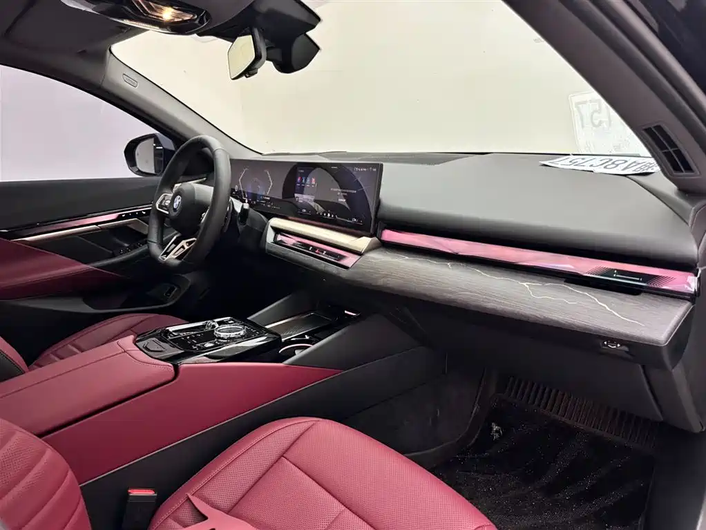 BMW 5 Series 2025 530Li Premium M Sport Package фото 11