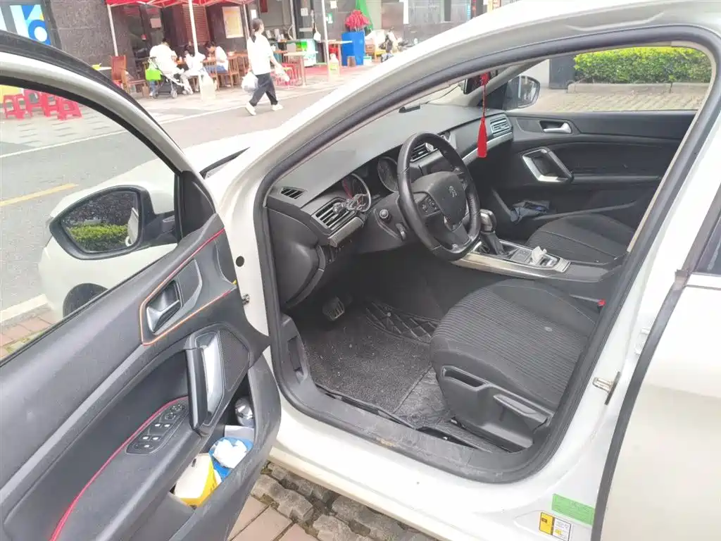 Peugeot 408 2015 Model 1.2T Automatic Luxury Edition фото 13