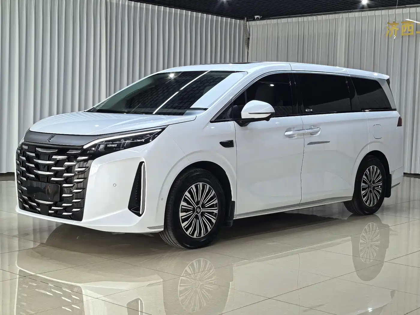 BYD Xia 2025 2025 DM-i 1.5T 180km Surpass Edition